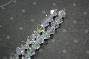 Бусины стеклянные граненые 22 шт на нити №30 прозрачный перламутровый